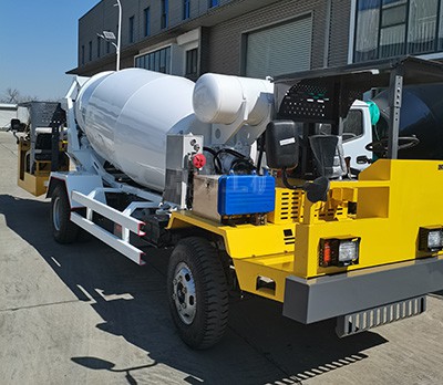 國六重汽王牌攪拌車